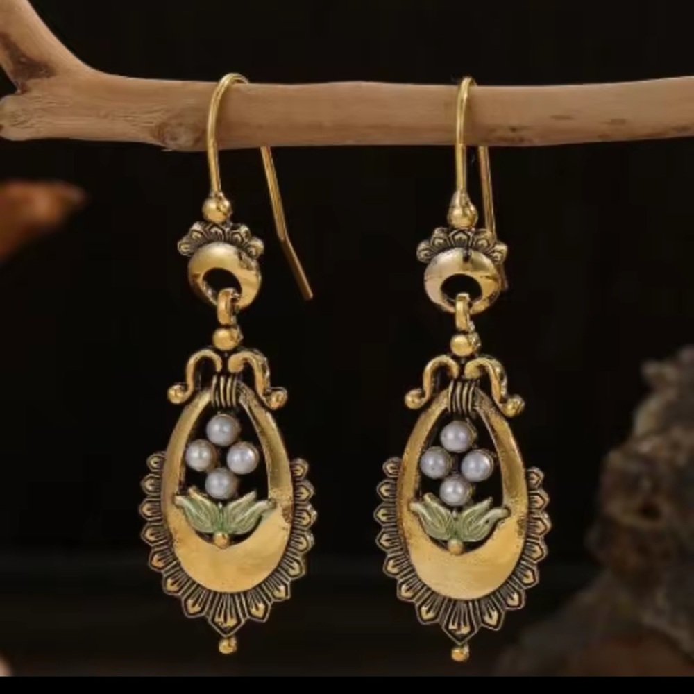 Antique Gold Drop Earrings with Pearls & Leaf Detail - Picture 3 of 13